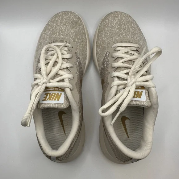 Nike Beige and Gold Lightweight Running Shoe - Picture 9 of 10